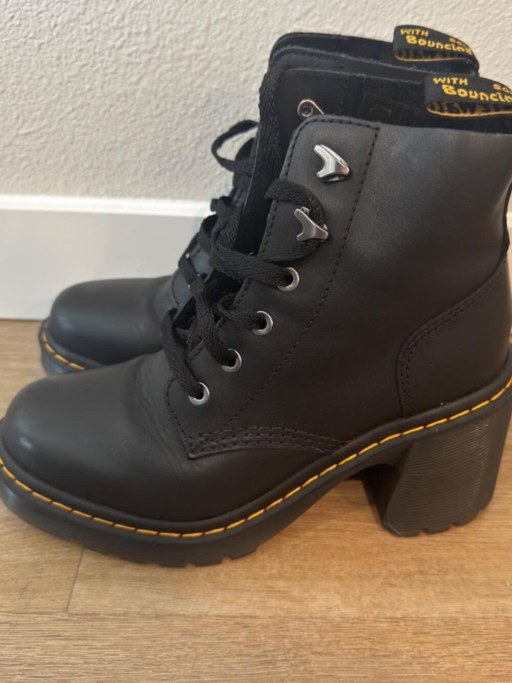 Dr. Martens Jesy Boots